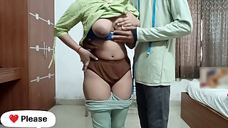 Indian beauty visits her tailor for a saree fitting and ends up getting screwed right there