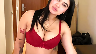 HORNY LATINA TEEN FROM THE CLEANING STAFF ENDS UP WITH CUM IN MOUTH!