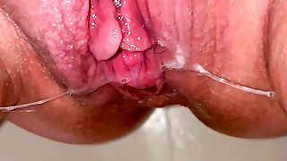Come here my husband just fucked me and now Im going to feed you my creampie pussy after sex and pee